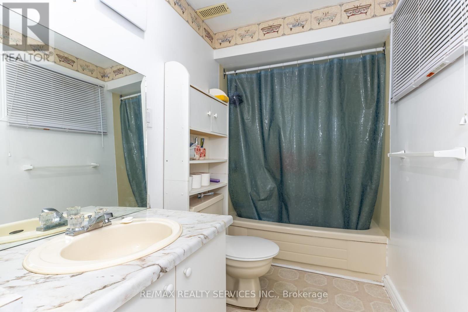 1217 Gloucester Square, Pickering, ON - Indoor Photo Showing Bathroom