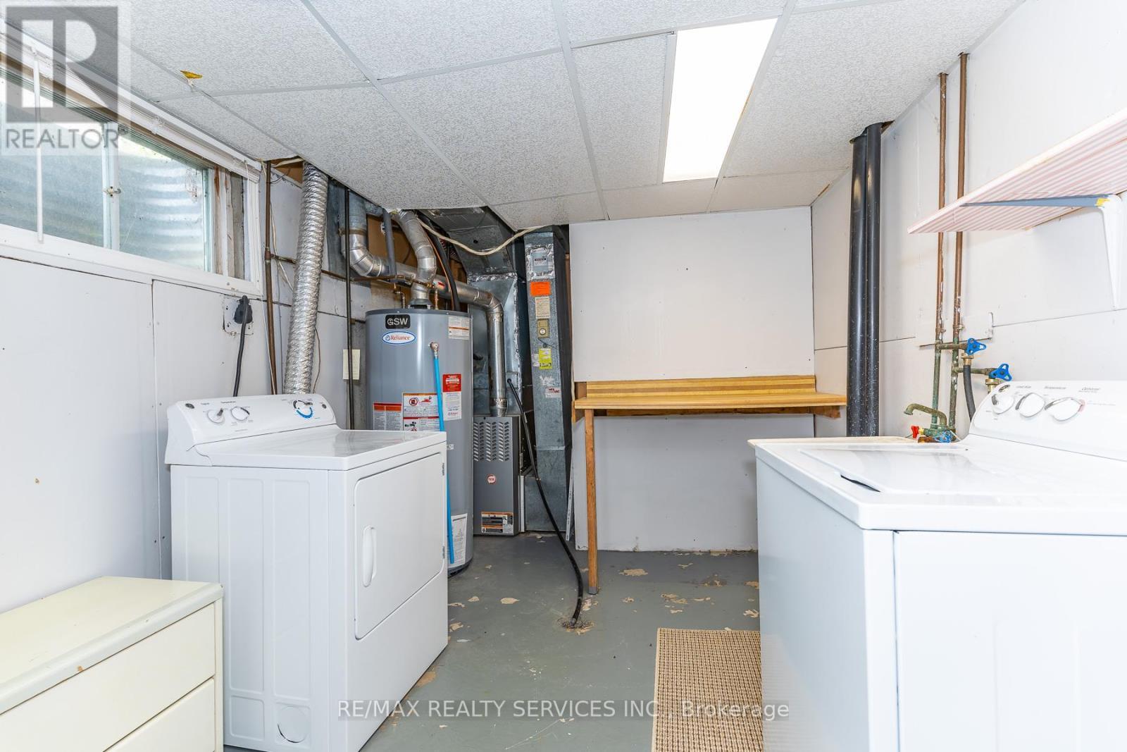 1217 Gloucester Square, Pickering, ON - Indoor Photo Showing Laundry Room