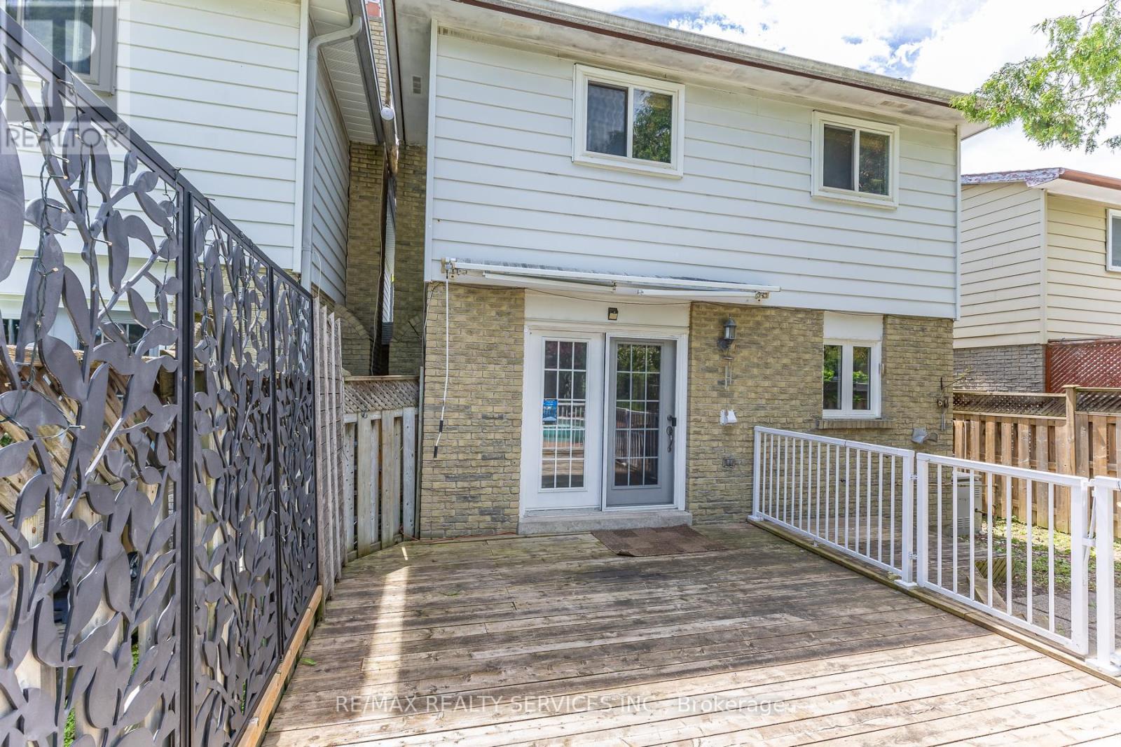 1217 Gloucester Square, Pickering, ON - Outdoor With Exterior