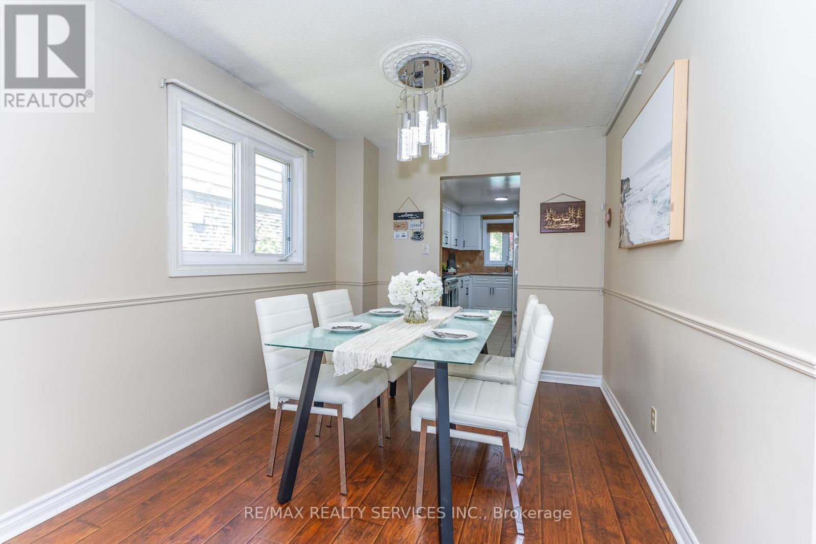 1217 Gloucester Square, Pickering, ON - Indoor Photo Showing Dining Room