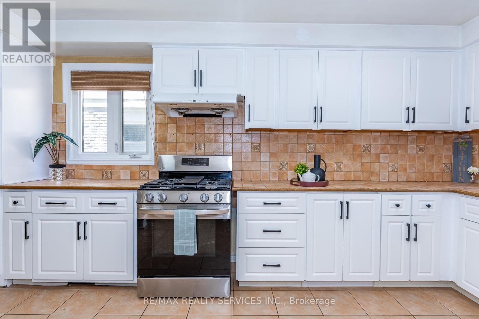 1217 Gloucester Square, Pickering, ON - Indoor Photo Showing Kitchen