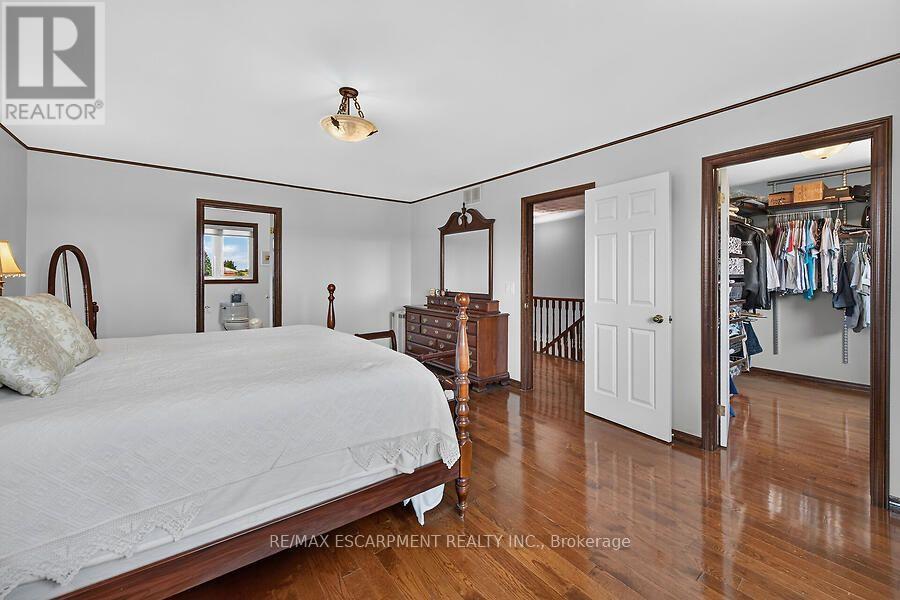 2265 Binbrook Road, Hamilton, ON - Indoor Photo Showing Bedroom
