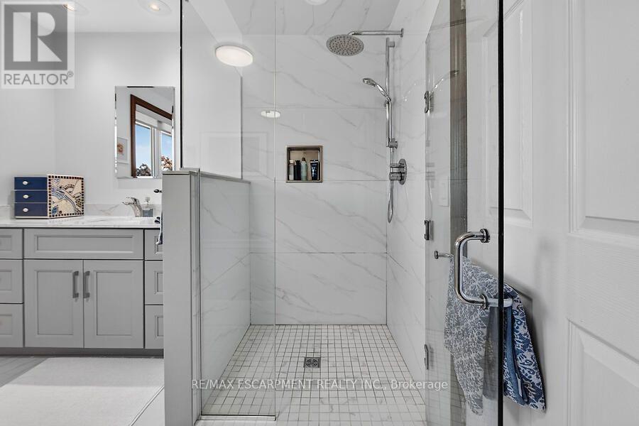 2265 Binbrook Road, Hamilton, ON - Indoor Photo Showing Bathroom