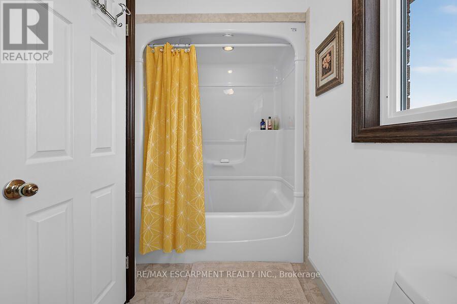 2265 Binbrook Road, Hamilton, ON - Indoor Photo Showing Bathroom