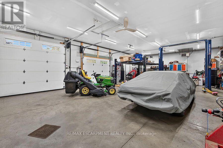 2265 Binbrook Road, Hamilton, ON - Indoor Photo Showing Garage