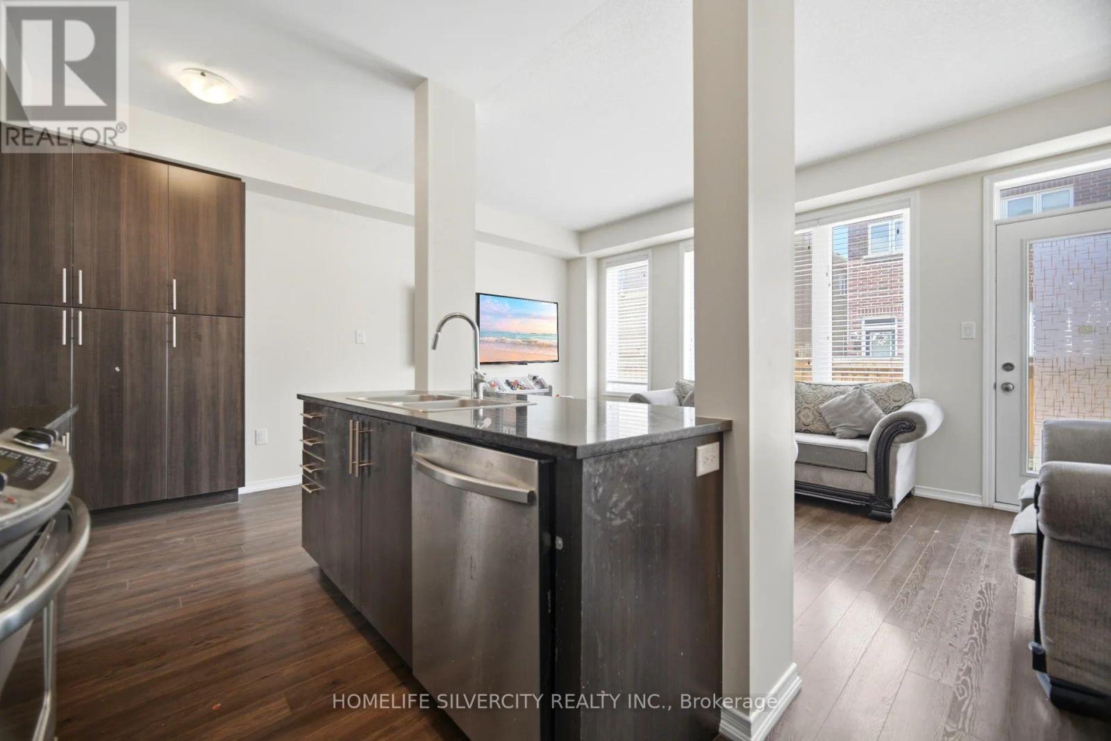 5 Baffin Crescent, Brampton, ON - Indoor Photo Showing Kitchen