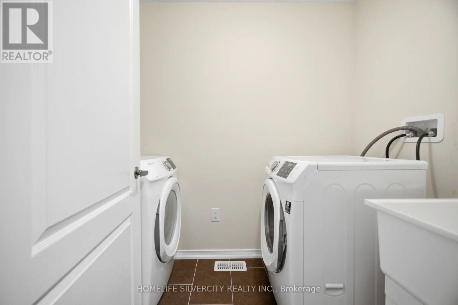 5 Baffin Crescent, Brampton, ON - Indoor Photo Showing Laundry Room