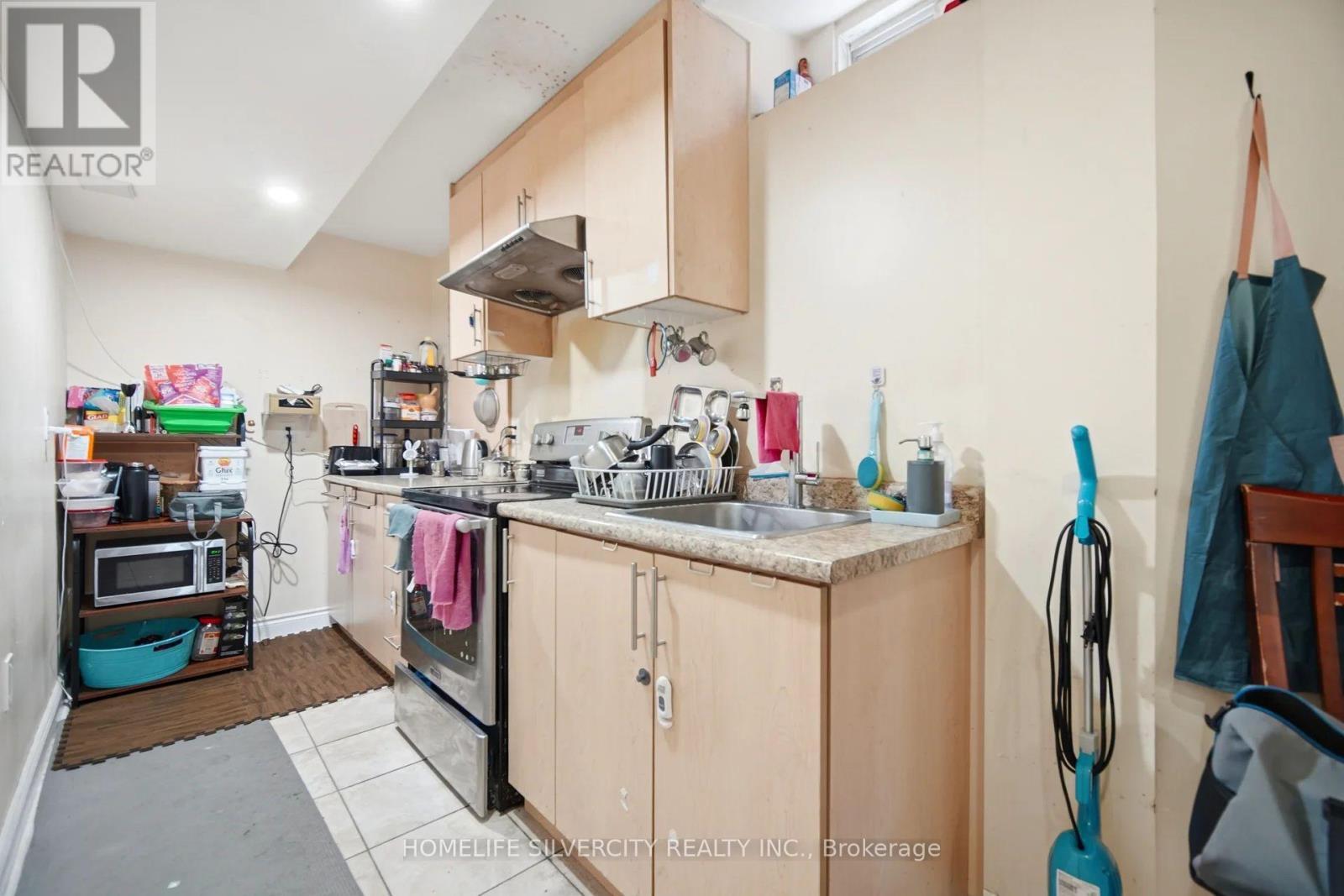 5 Baffin Crescent, Brampton, ON - Indoor Photo Showing Kitchen
