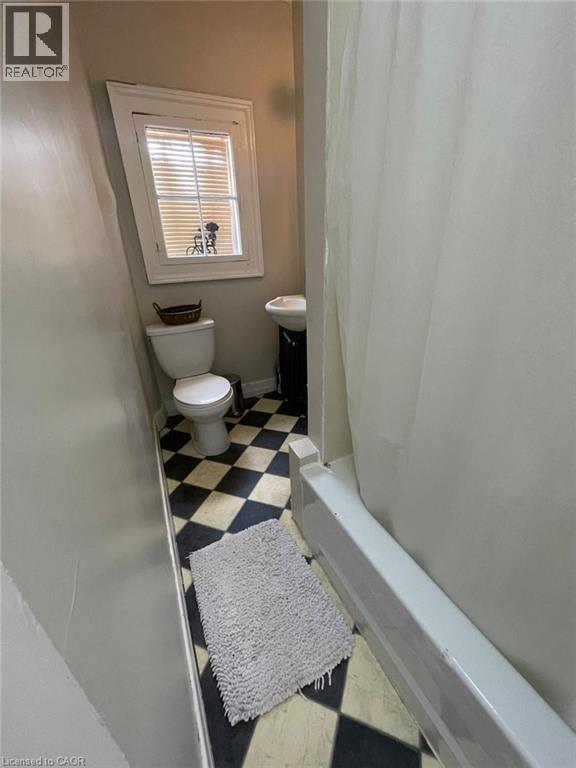 Additional content - 80 E Byron Avenue E Unit# 2, London, ON - Indoor Photo Showing Bathroom