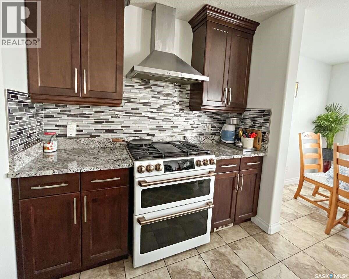 5280 Aerial Crescent, Regina, SK - Indoor Photo Showing Kitchen