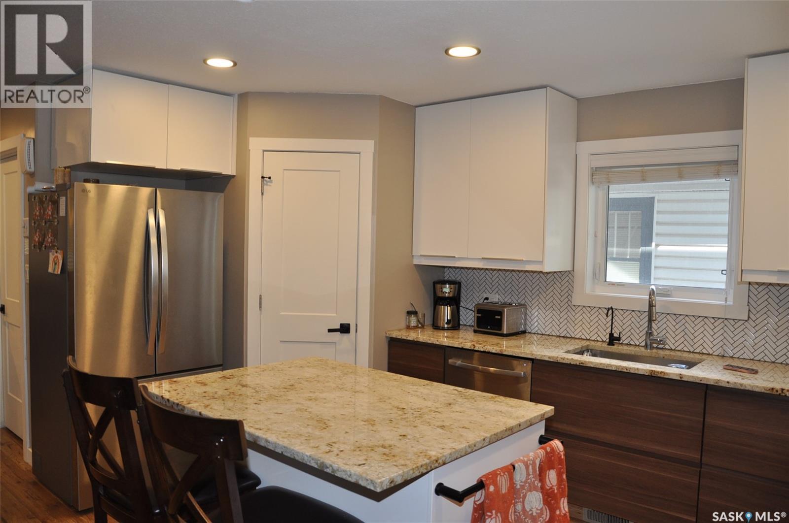 2261 Mcara Street, Regina, SK - Indoor Photo Showing Kitchen