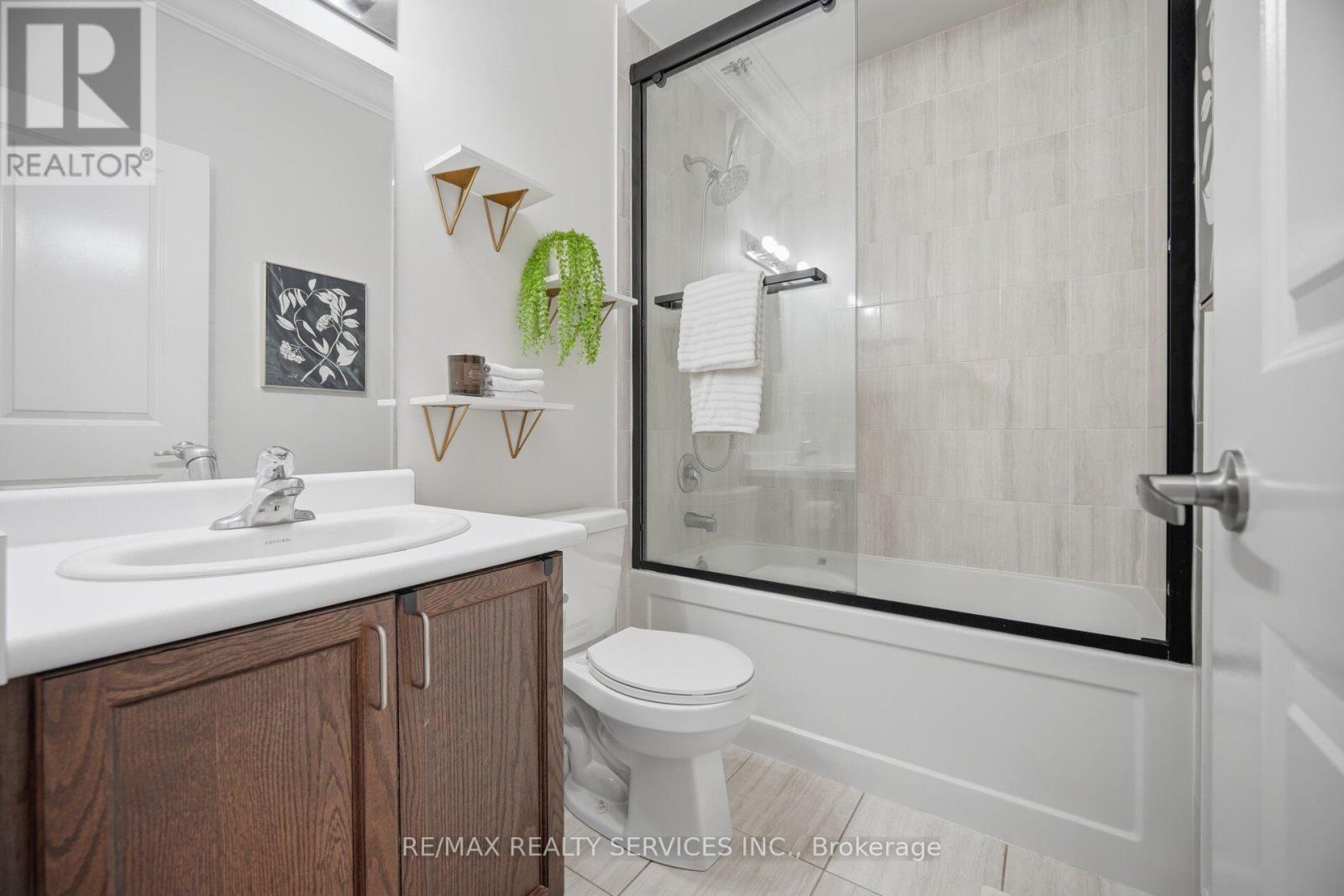 20 Todd Crescent, Southgate, ON - Indoor Photo Showing Bathroom