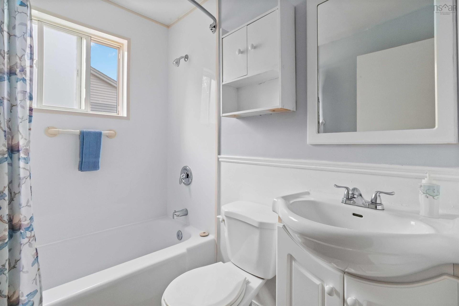 2 Kelly Street, Halifax, NS - Indoor Photo Showing Bathroom