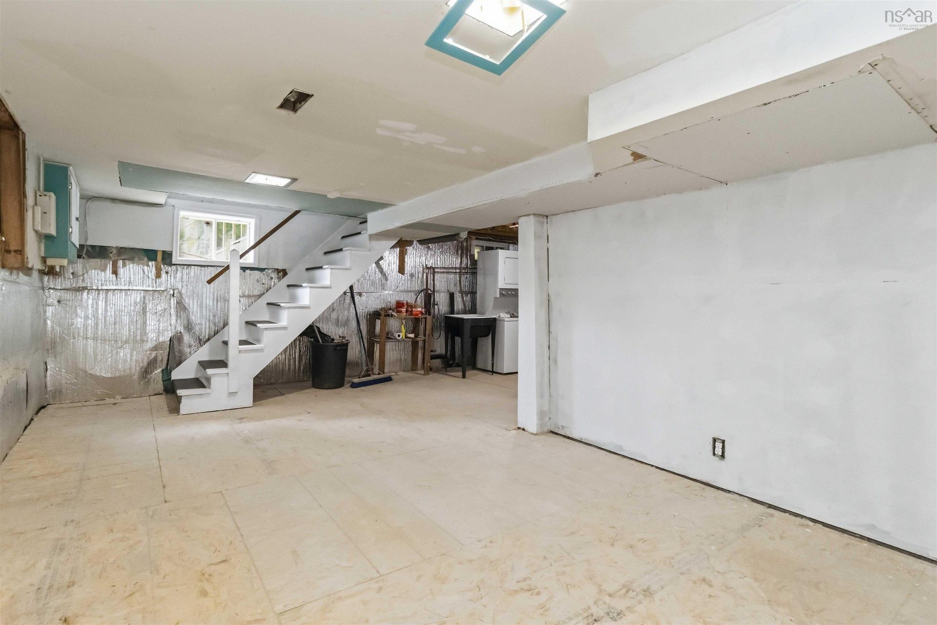 2 Kelly Street, Halifax, NS - Indoor