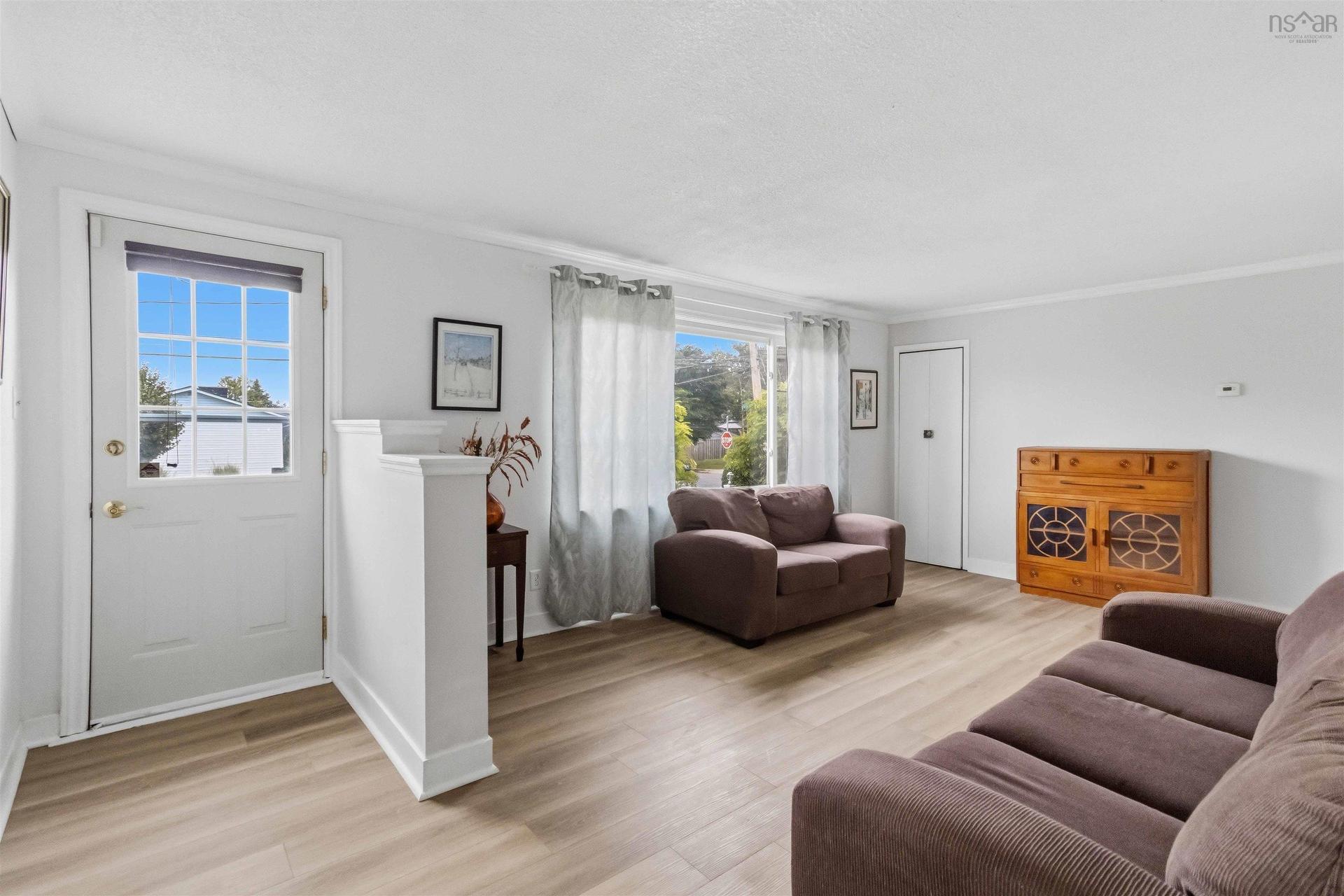2 Kelly Street, Halifax, NS - Indoor Photo Showing Living Room