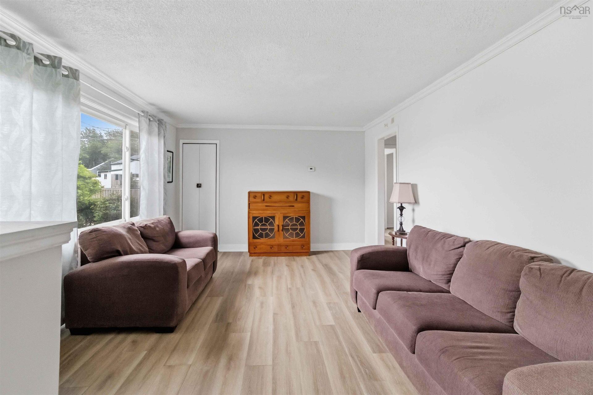 2 Kelly Street, Halifax, NS - Indoor Photo Showing Living Room