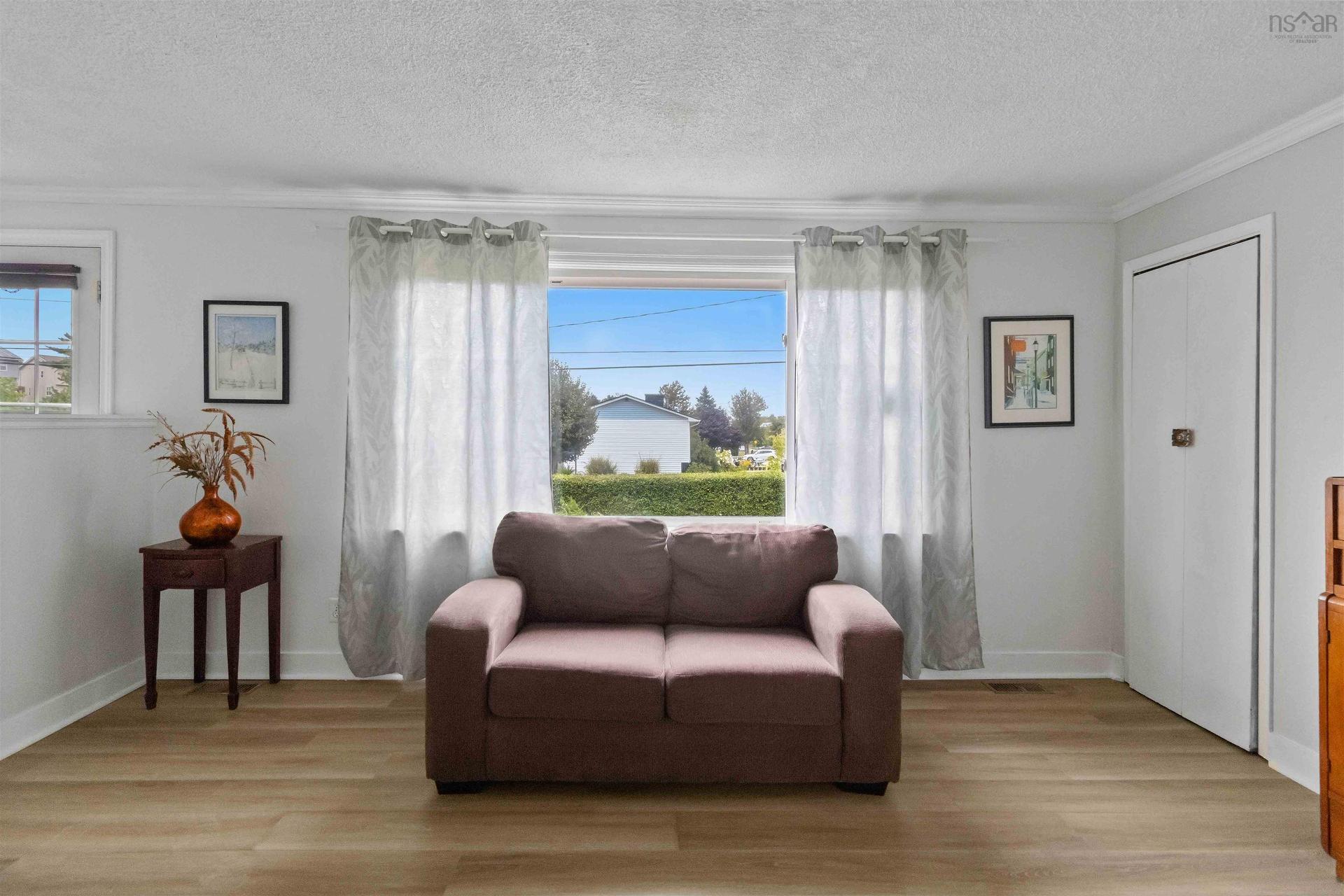 2 Kelly Street, Halifax, NS - Indoor Photo Showing Living Room
