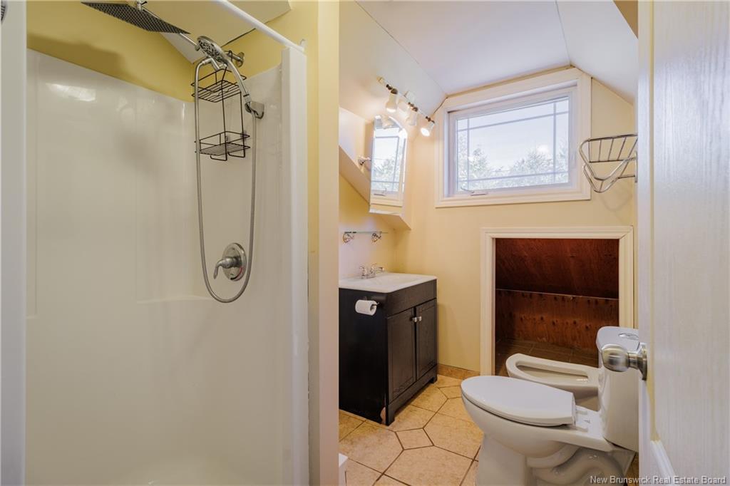 A + B-107 Fulton Ave, Fredericton, NB - Indoor Photo Showing Bathroom