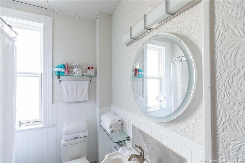 107 Orange St, Saint John, NB - Indoor Photo Showing Bathroom