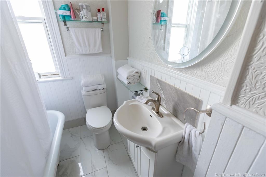 107 Orange St, Saint John, NB - Indoor Photo Showing Bathroom