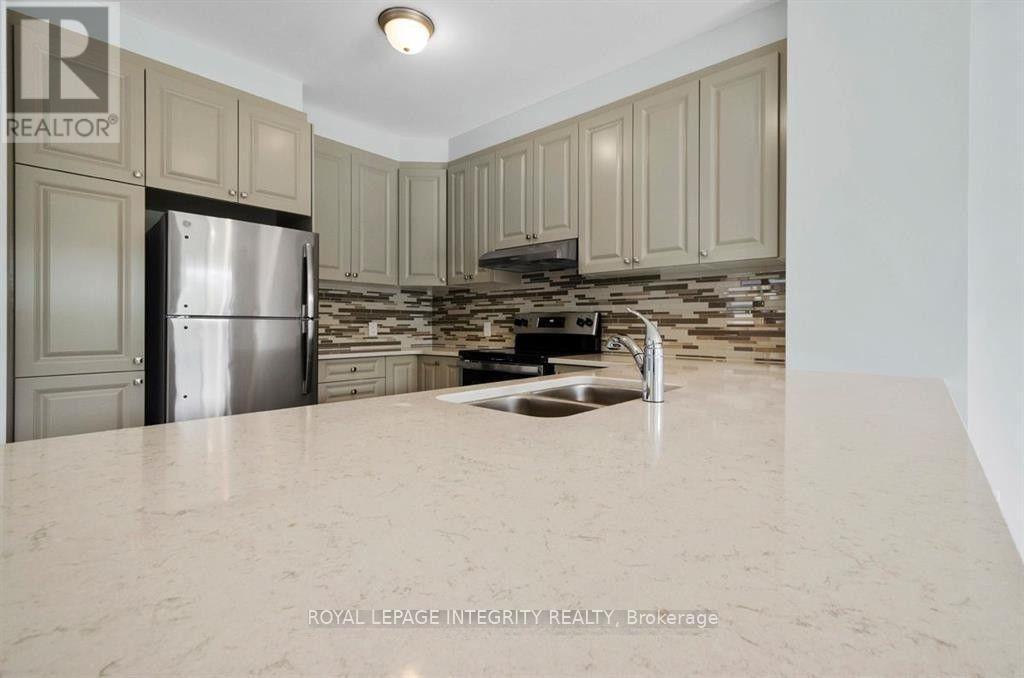 273 Squadron Crescent, Ottawa, ON - Indoor Photo Showing Kitchen With Double Sink