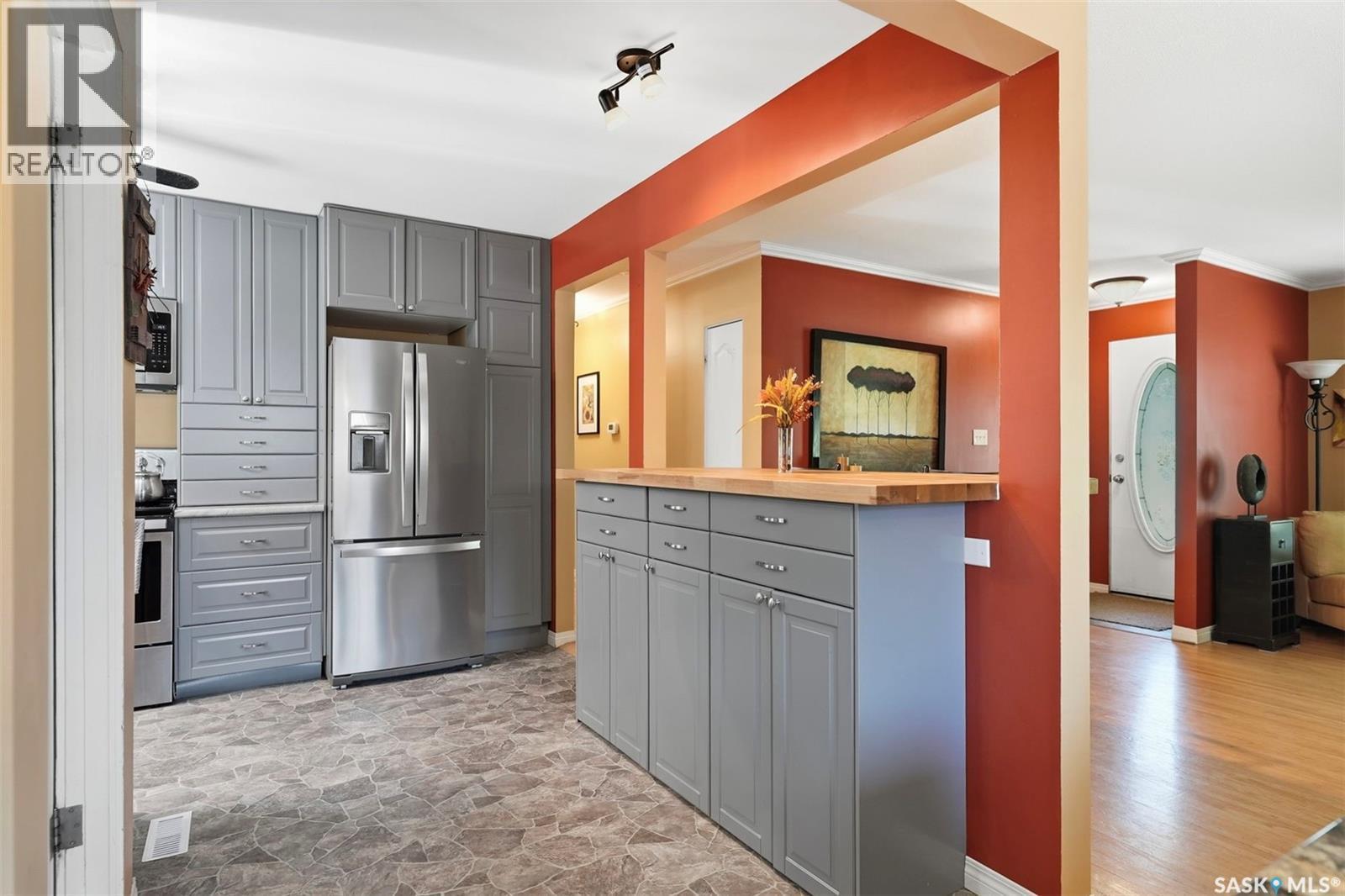 767 22Nd Street E, Prince Albert, SK - Indoor Photo Showing Kitchen