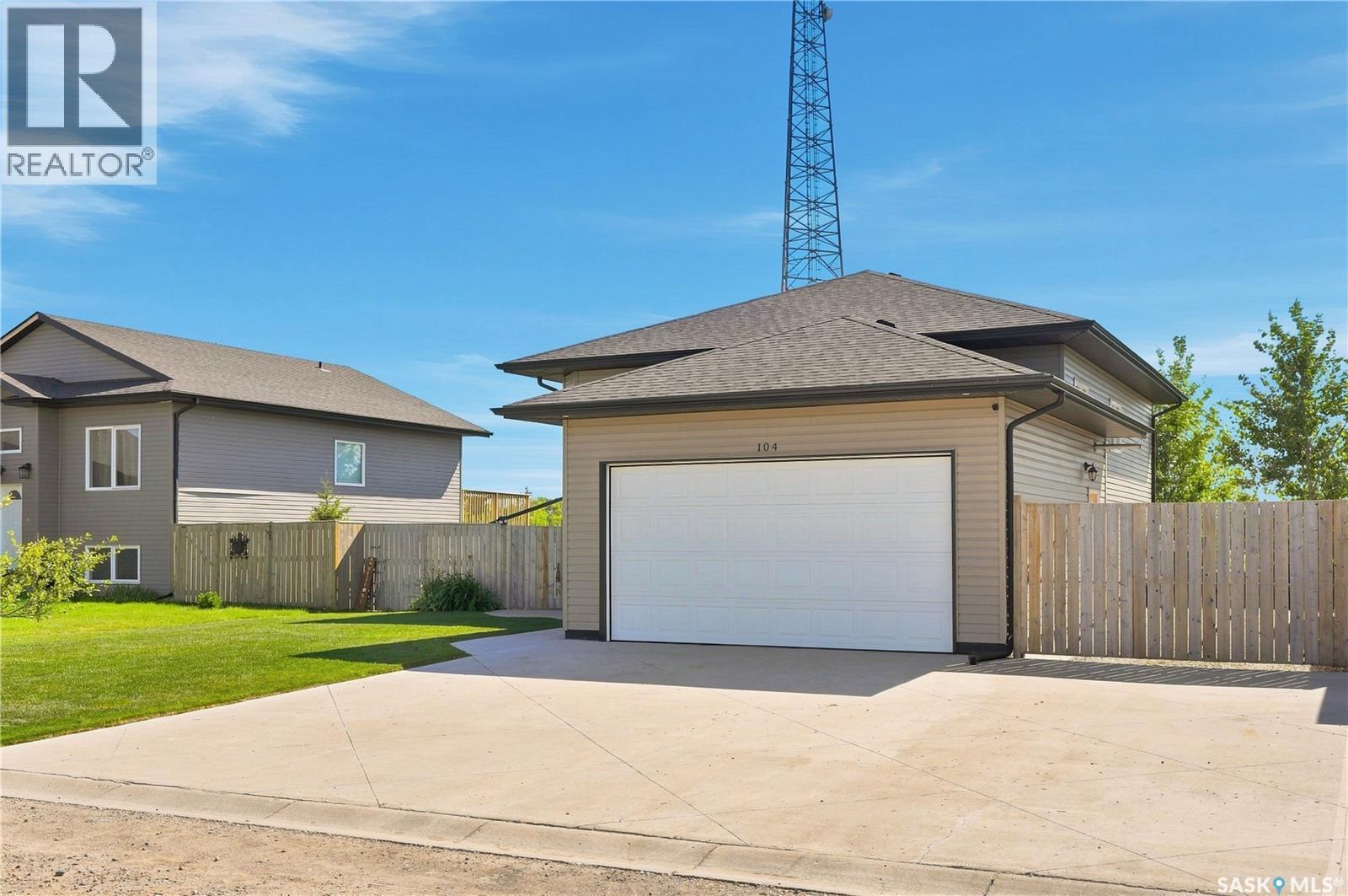 104 Mcdonald Street, Aberdeen, SK - Outdoor