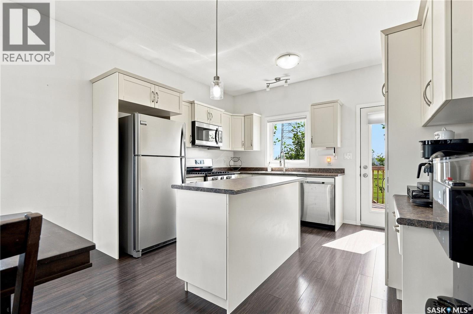 104 Mcdonald Street, Aberdeen, SK - Indoor Photo Showing Kitchen