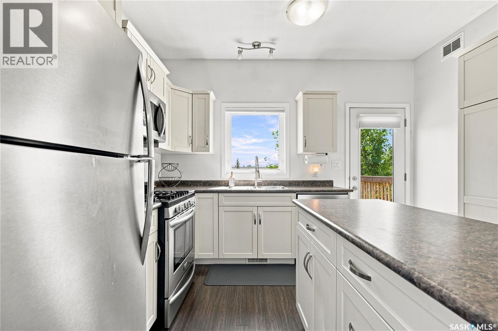 104 Mcdonald Street, Aberdeen, SK - Indoor Photo Showing Kitchen