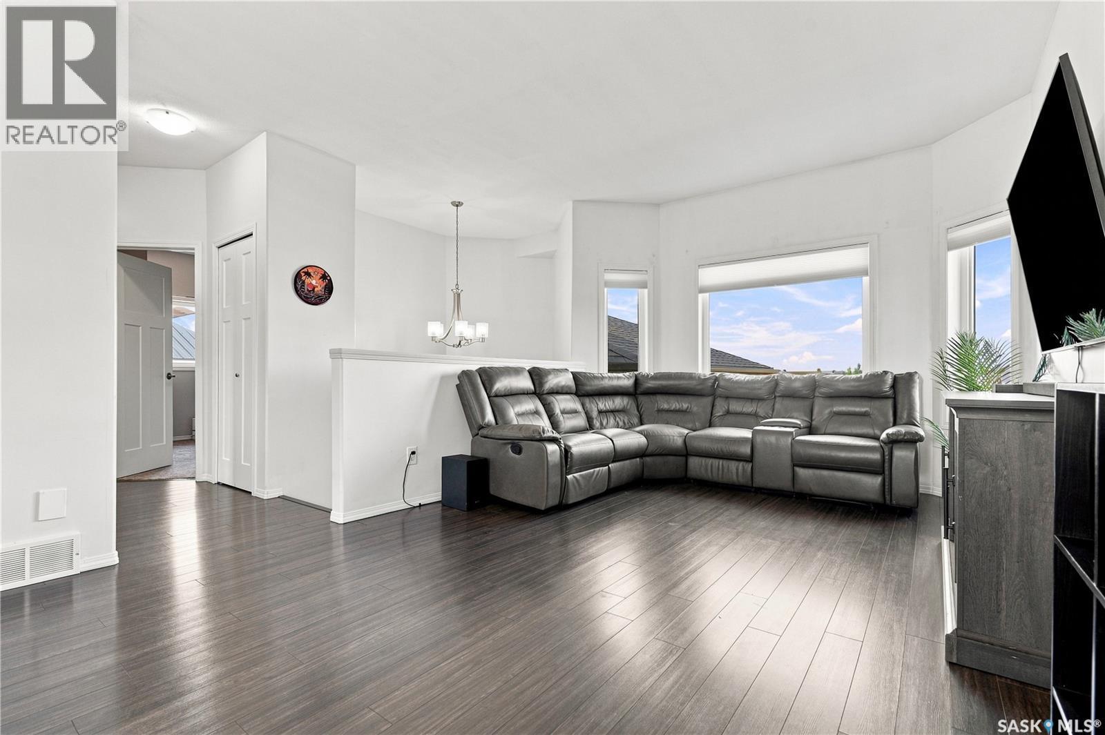 104 Mcdonald Street, Aberdeen, SK - Indoor Photo Showing Living Room