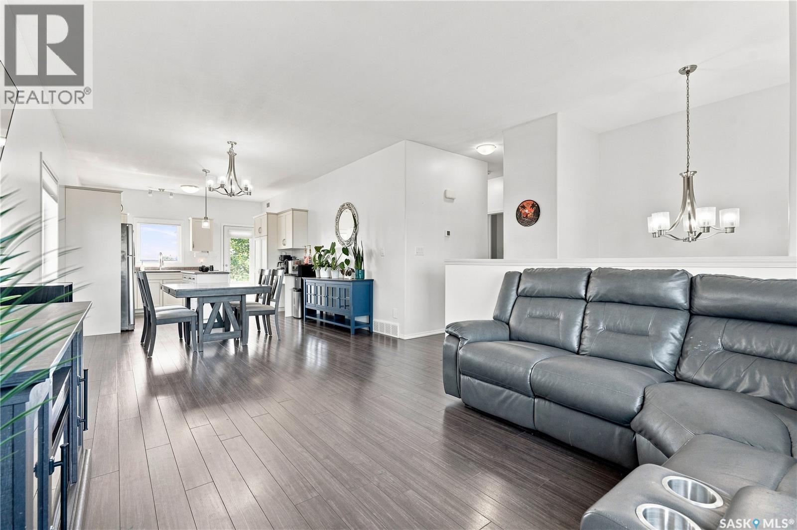 104 Mcdonald Street, Aberdeen, SK - Indoor Photo Showing Living Room
