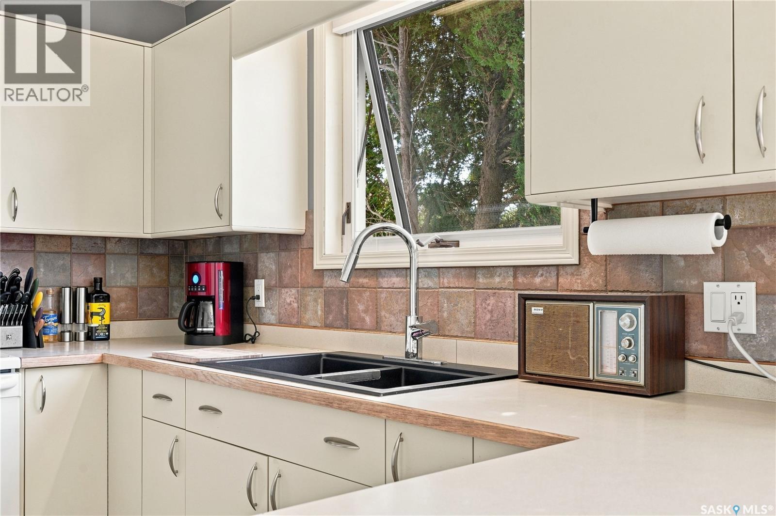 342 Aspon Avenue, Allan, SK - Indoor Photo Showing Kitchen With Double Sink