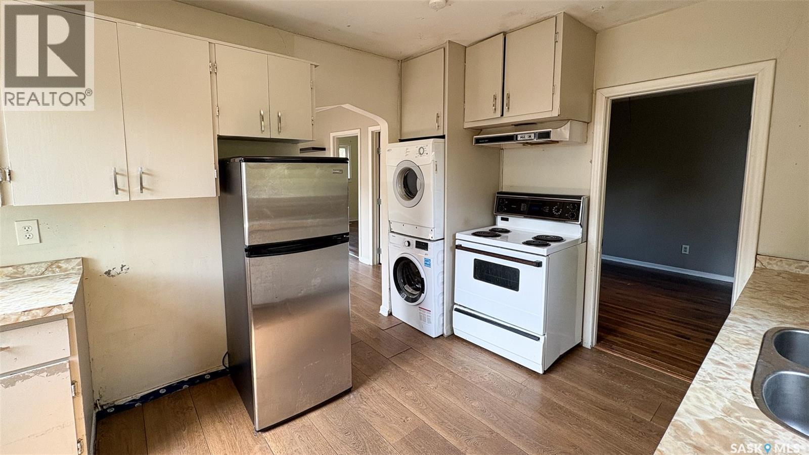 647 Robinson Street, Regina, SK - Indoor Photo Showing Kitchen