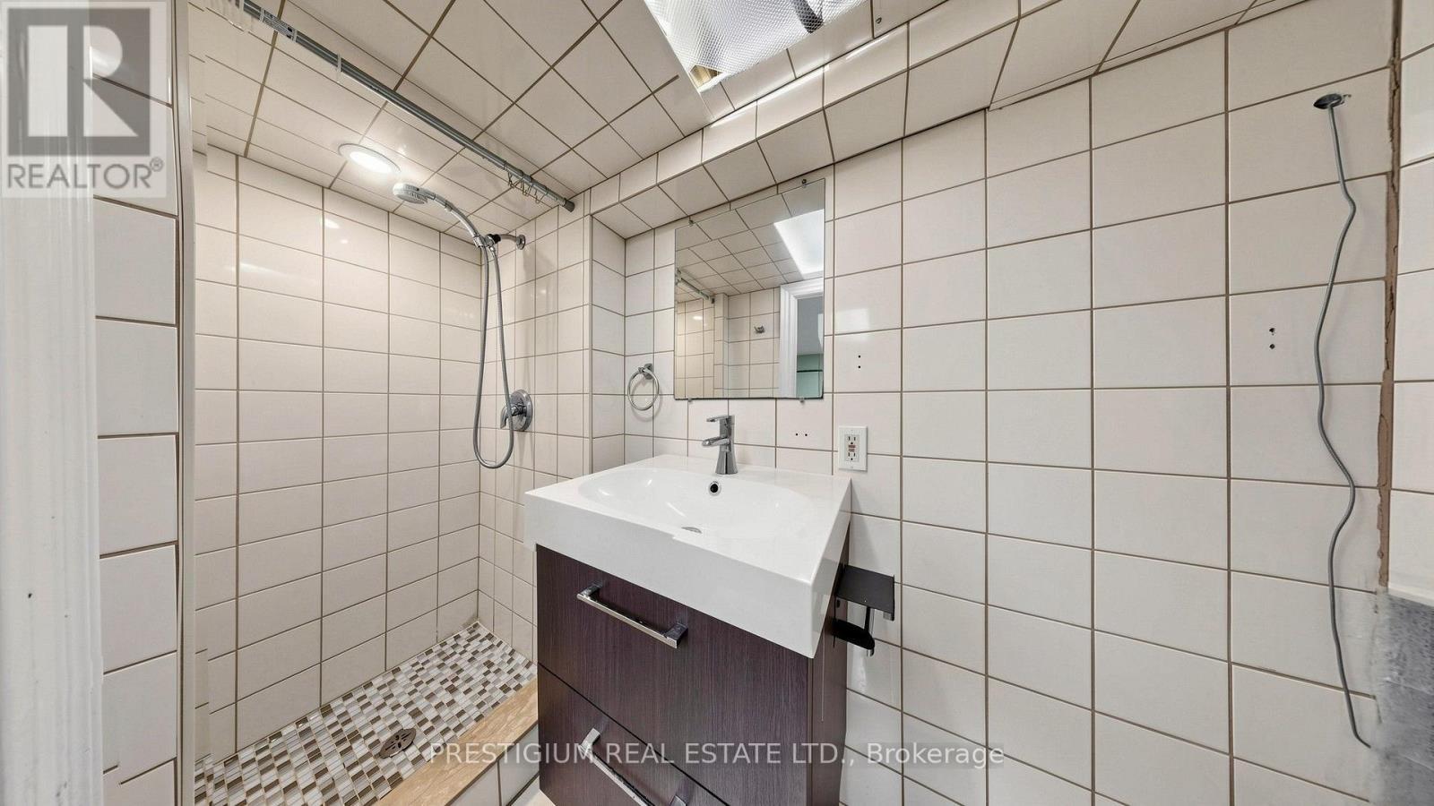 65 Eldon Avenue, Toronto, ON - Indoor Photo Showing Bathroom