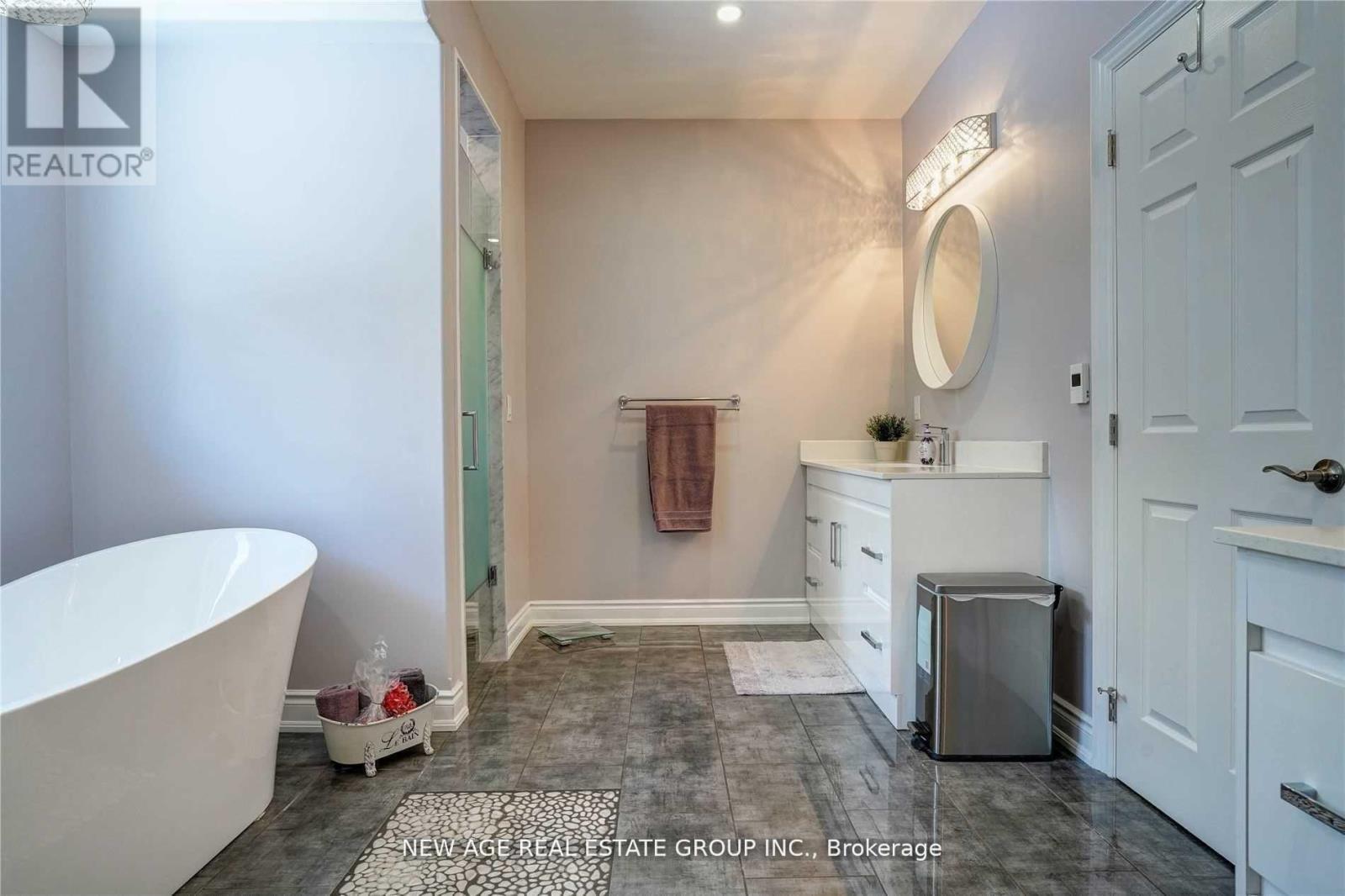 9031 Sideroad 17, Erin, ON - Indoor Photo Showing Bathroom