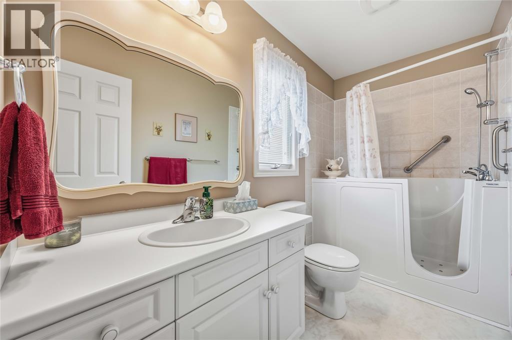 5700 Blackwell Sideroad Unit# 71, Sarnia, ON - Indoor Photo Showing Bathroom