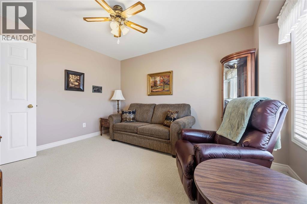 5700 Blackwell Sideroad Unit# 71, Sarnia, ON - Indoor Photo Showing Living Room