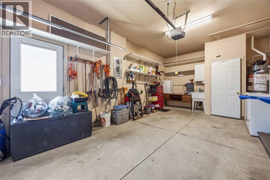 5700 Blackwell Sideroad Unit# 71, Sarnia, ON - Indoor Photo Showing Garage