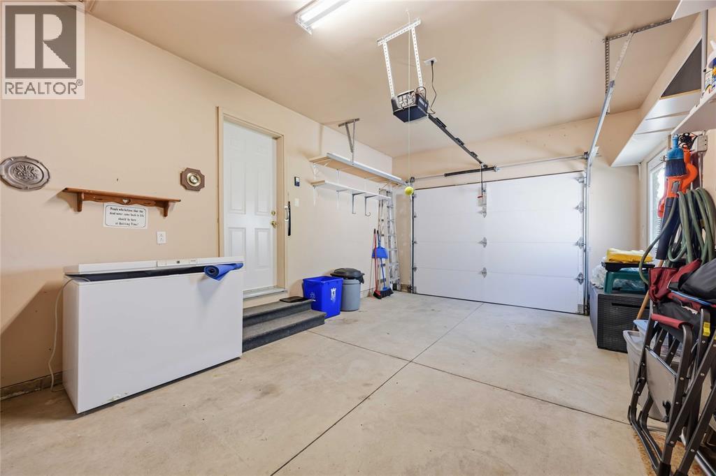 5700 Blackwell Sideroad Unit# 71, Sarnia, ON - Indoor Photo Showing Garage