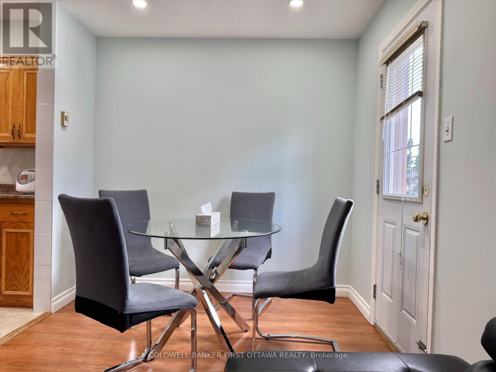 Dinning area - 19C Sonnet Crescent, Ottawa, ON - Indoor Photo Showing Dining Room