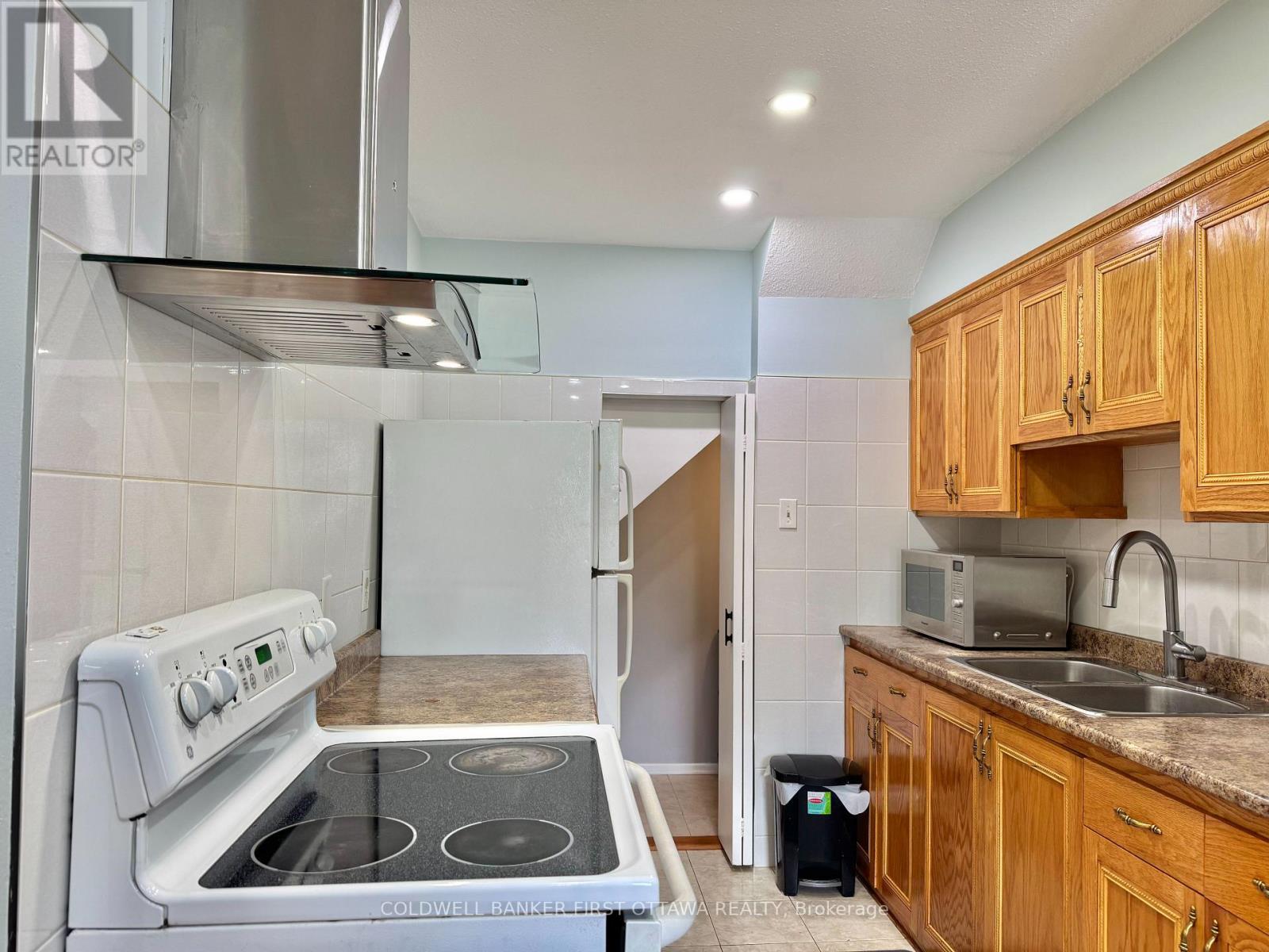 19C Sonnet Crescent, Ottawa, ON - Indoor Photo Showing Kitchen With Double Sink