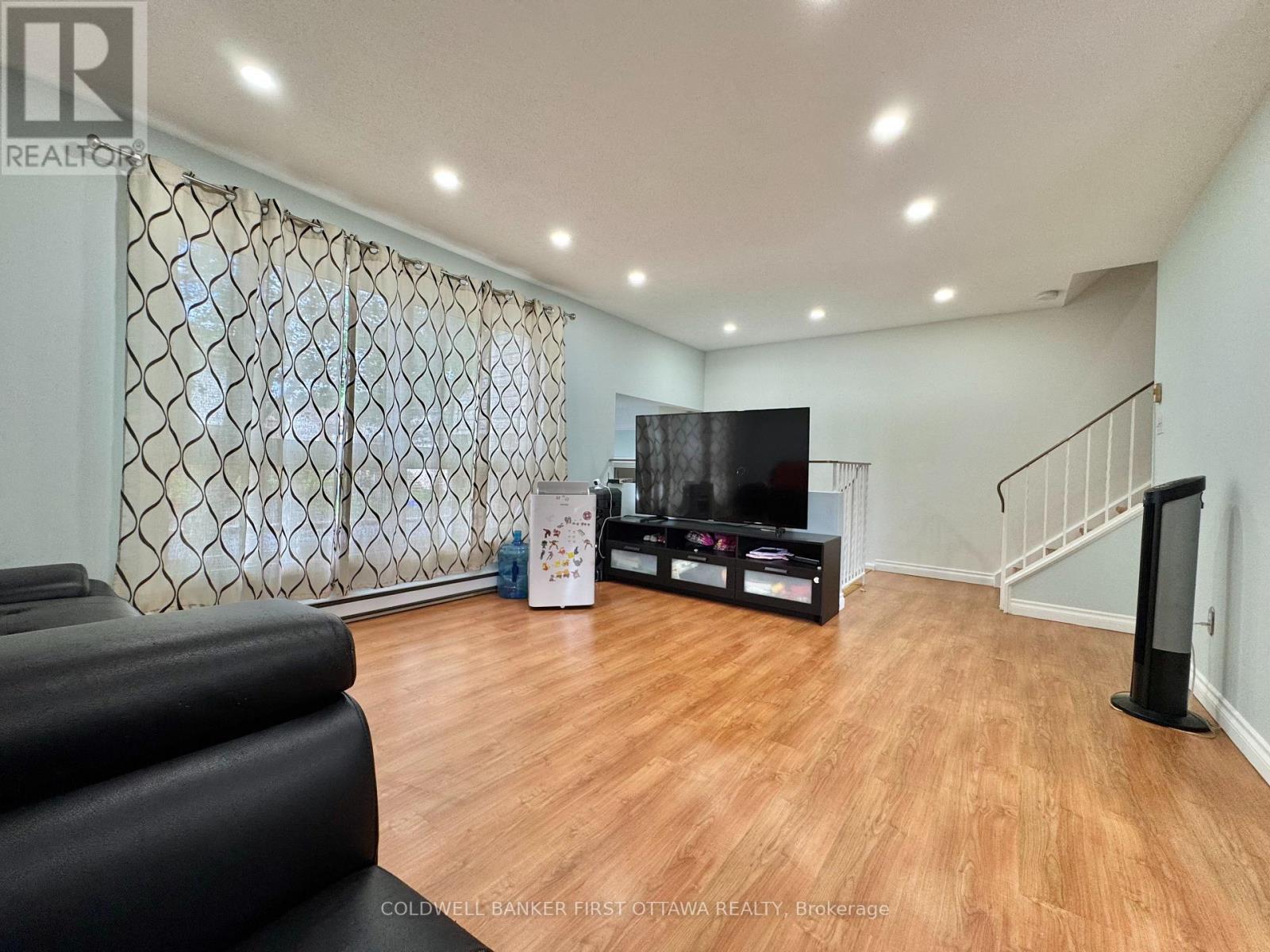 19C Sonnet Crescent, Ottawa, ON - Indoor