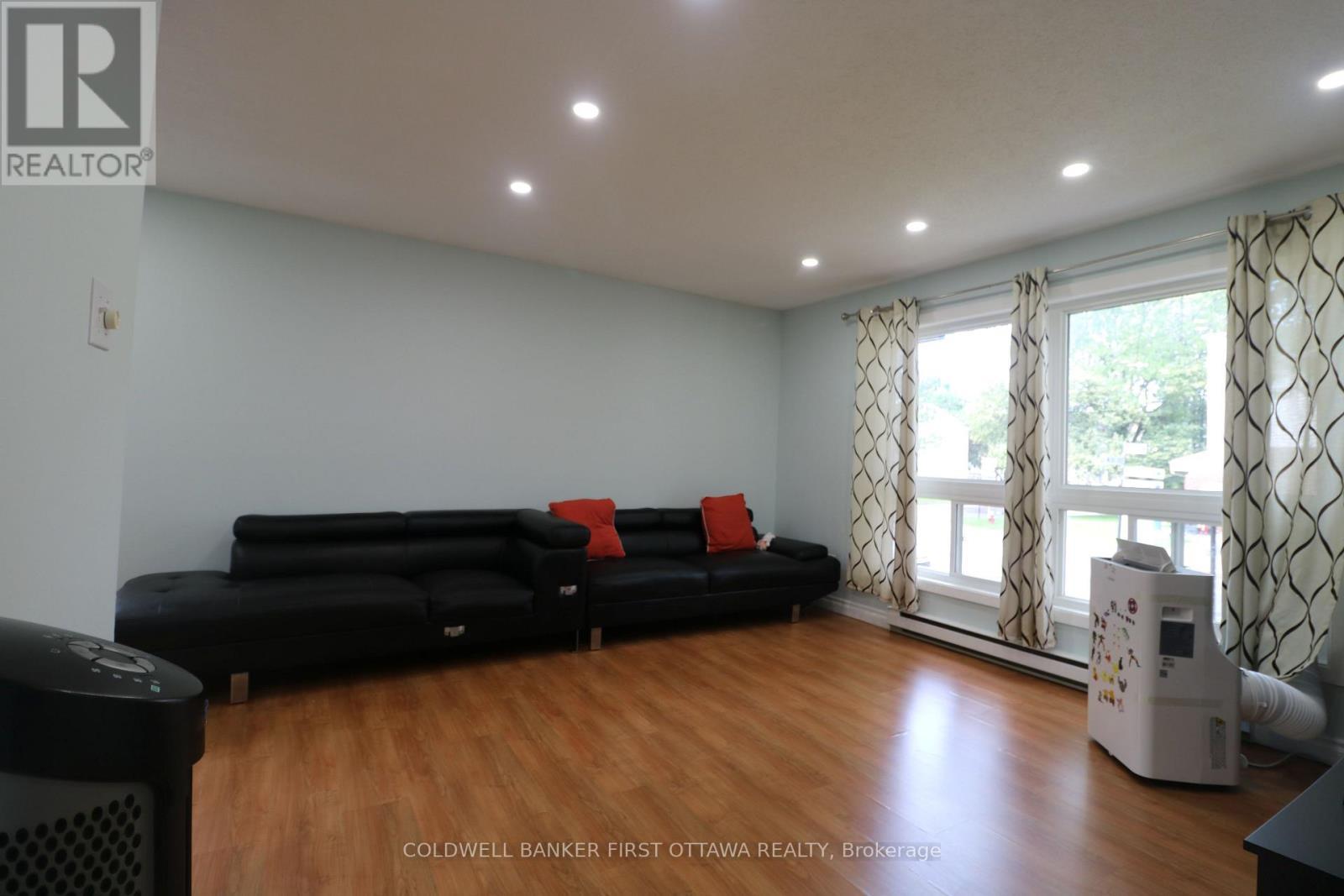 19C Sonnet Crescent, Ottawa, ON - Indoor