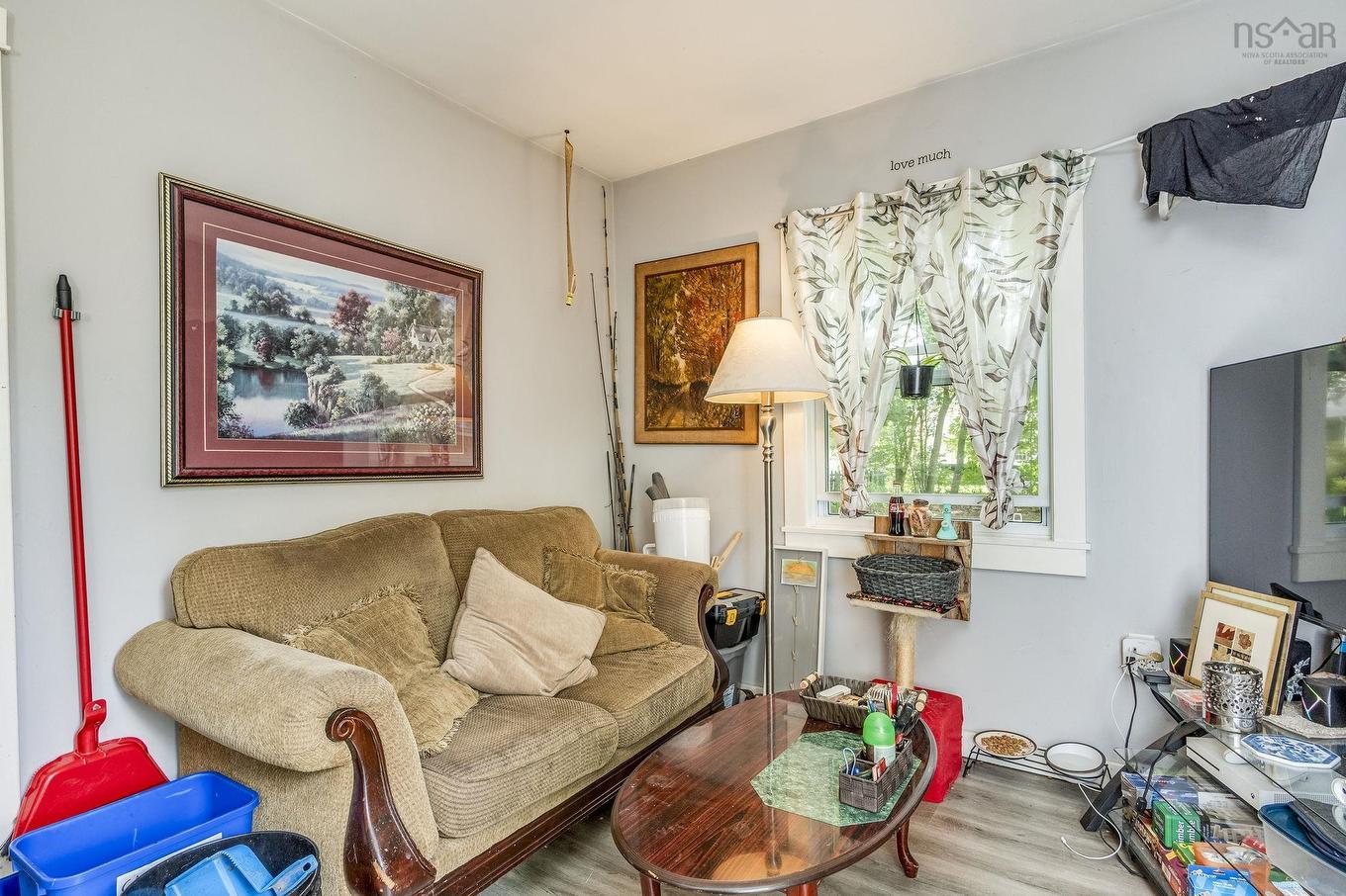 20 Queen Street, Middleton, NS - Indoor Photo Showing Living Room