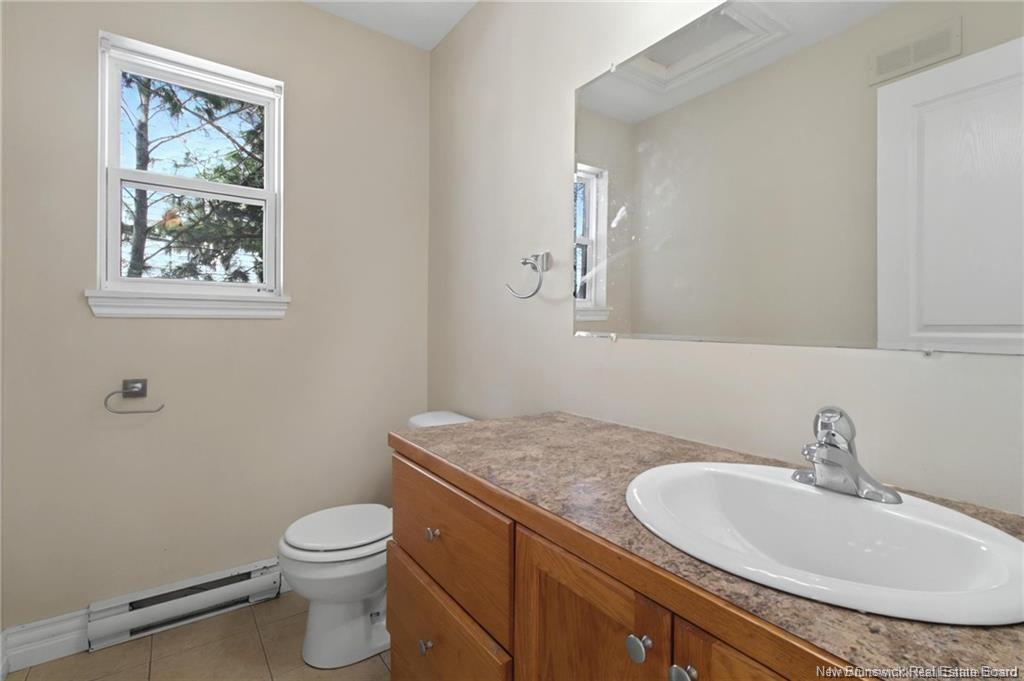 33-35 Barnaby St, Moncton, NB - Indoor Photo Showing Bathroom