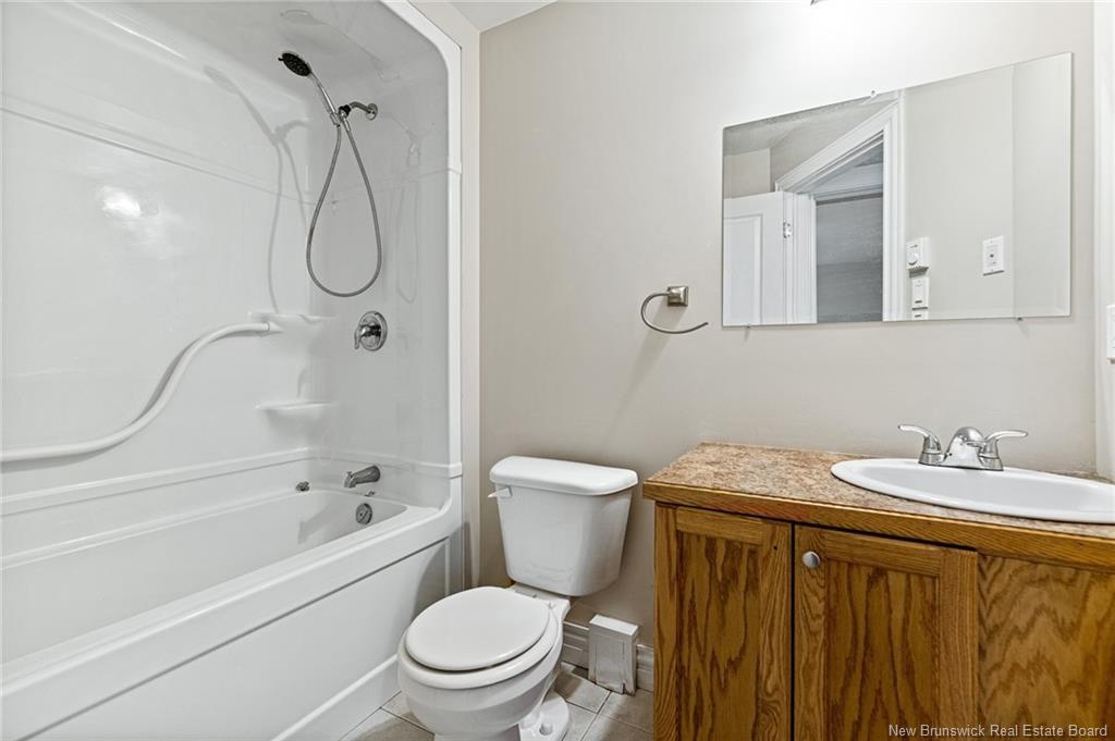 33-35 Barnaby St, Moncton, NB - Indoor Photo Showing Bathroom