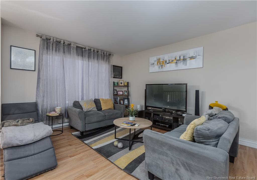 33-35 Barnaby St, Moncton, NB - Indoor Photo Showing Living Room