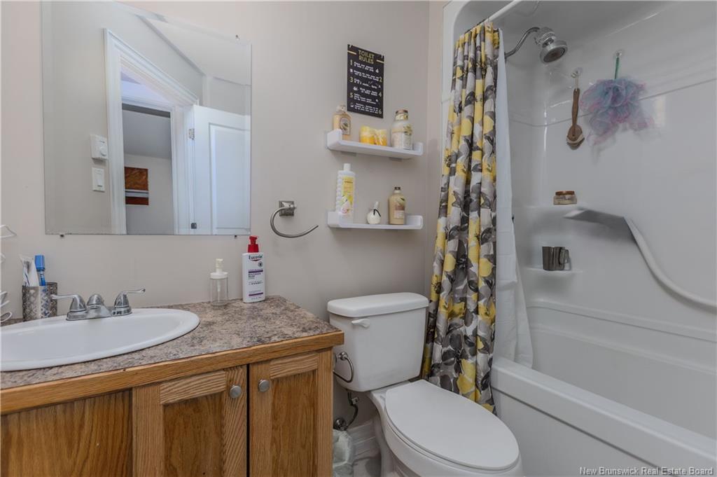 33-35 Barnaby St, Moncton, NB - Indoor Photo Showing Bathroom