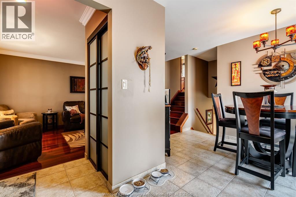 2677 Robert Road, Windsor, ON - Indoor Photo Showing Dining Room