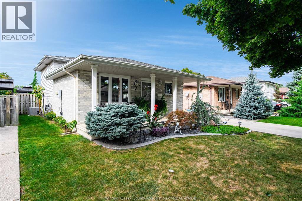 2677 Robert Road, Windsor, ON - Outdoor